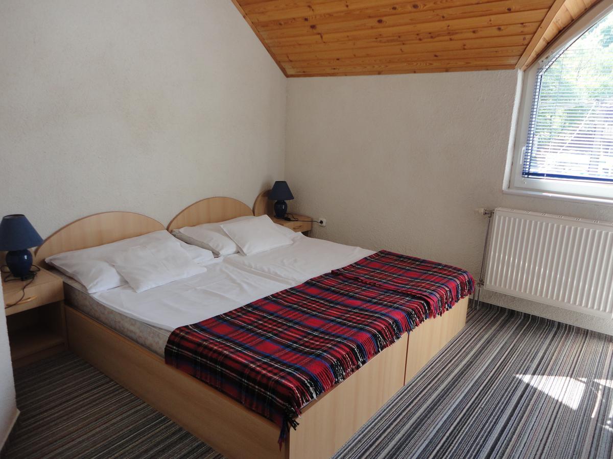 Asthmahotel Abaliget Szoba fotó